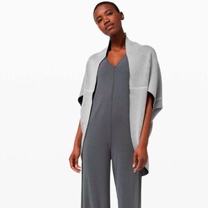 Lululemon Exaltation Wrap
Stargaze / Graphite Grey